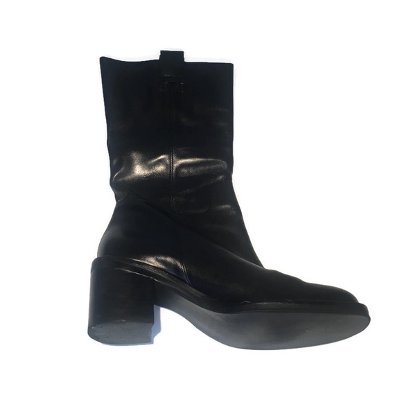 NWOT Banana Republic black leather boot, slip on 8 - Picture 6 of 15